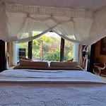Healing Garden Bed & Breakfast - California King Bed - Uluwatu