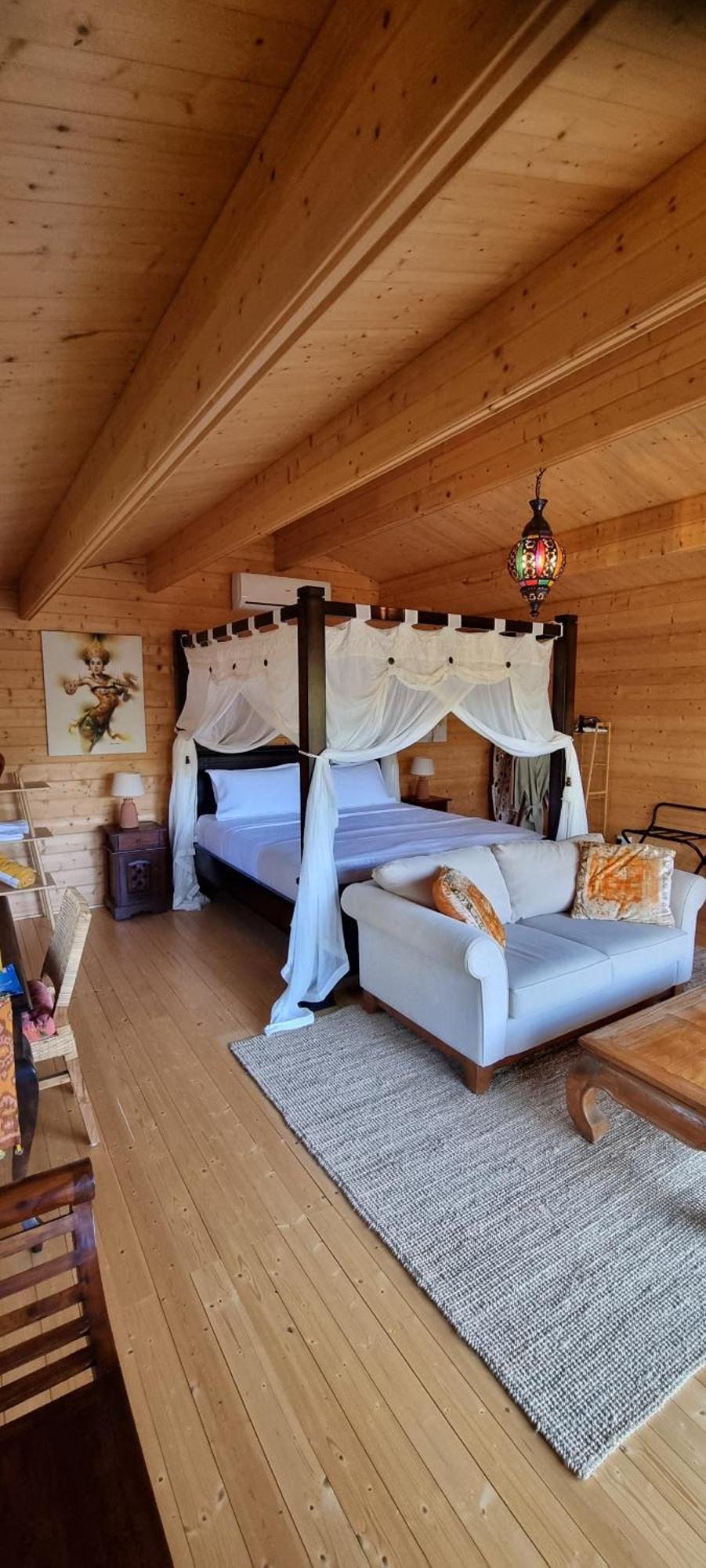Healing Garden - California King Bed - Uluwatu * Gold Coast