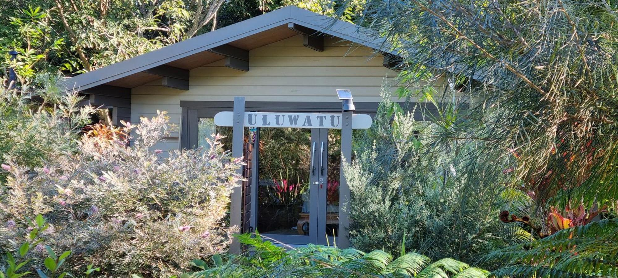Healing Garden - California King Bed - Uluwatu Guest house Gold Coast
